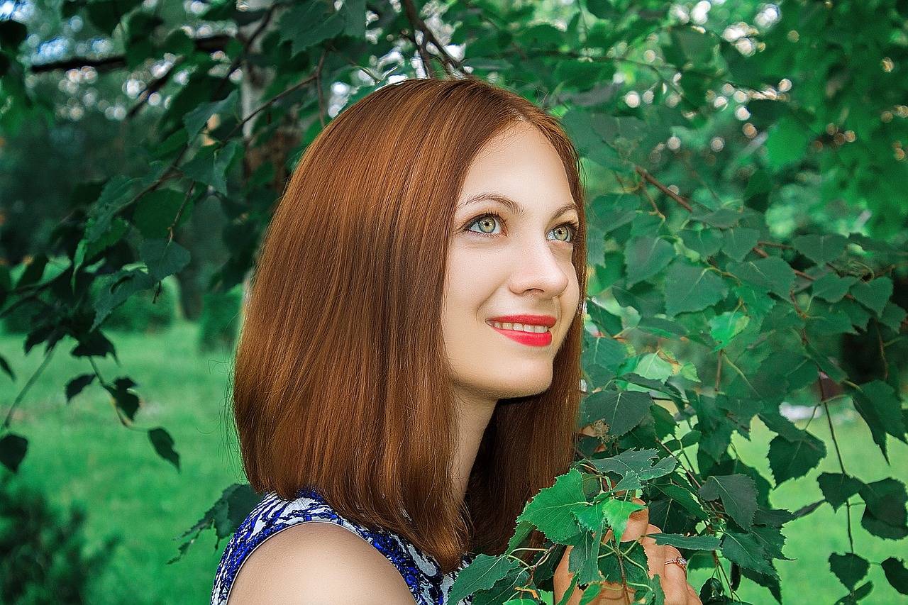 Fashion and Cultural Preservation: Traditional Textile Techniques in Modern Design